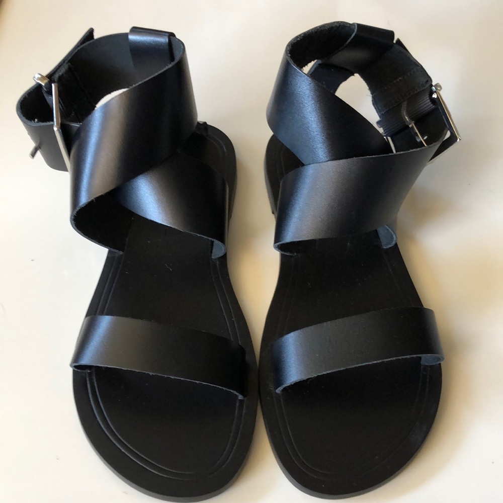 SIZE 37US FLAT SANDALS WITH MAXI BUCKLE | LEATHER | BLACK |